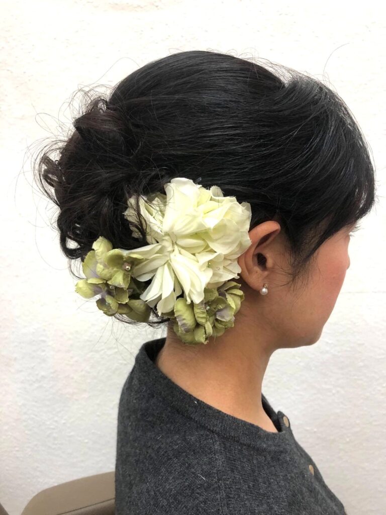 デュッセルドルフの美容室で華やかなブライダルヘアセット