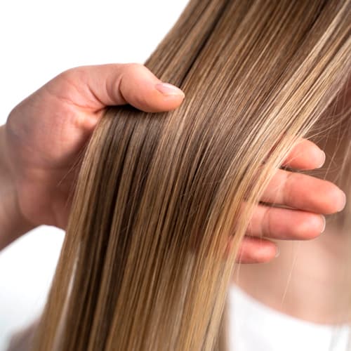 client gets a Japanese hair treatment (Haarpflege) in a Japanese hair salon in Düsseldorf
