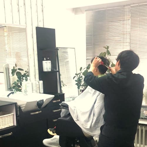 デュッセルドルフの美容室で日本人理容師によるヘアカット
